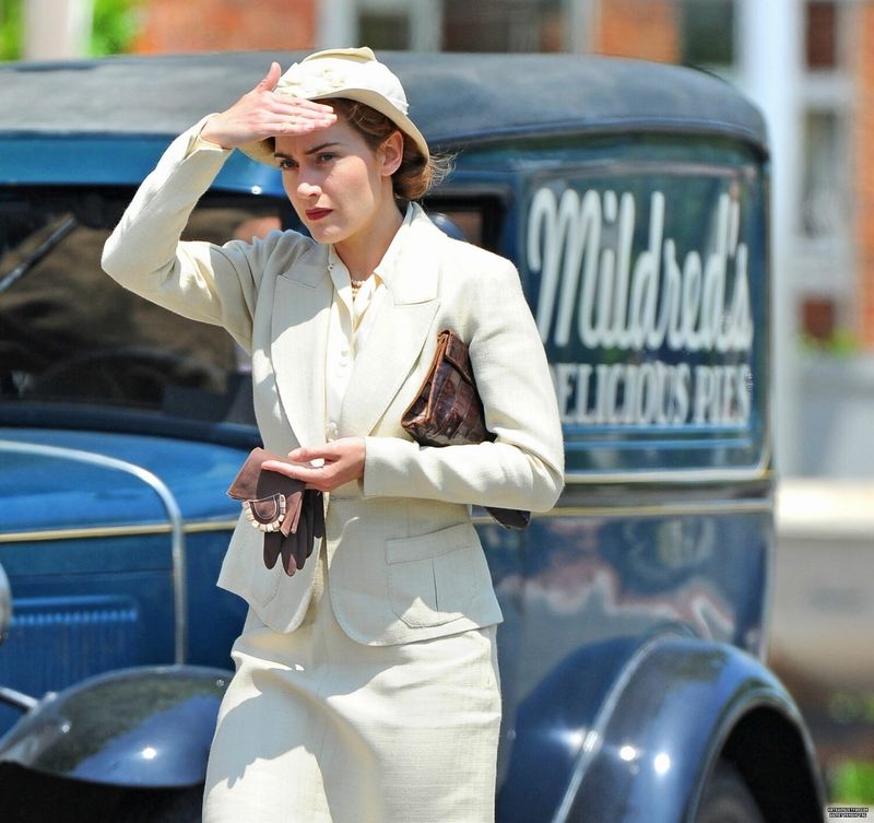 On-the-set-of-Mildred-Pierce-kate-winslet-13256889-1500-1412