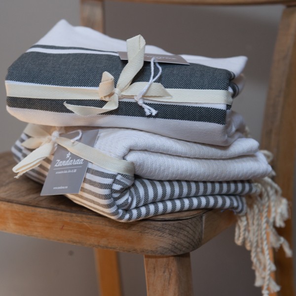 fouta-blanche-bandes-rayees-gris